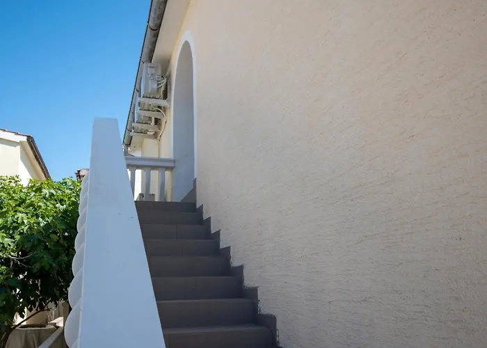 With Parking Space - 20147 Lejlighed