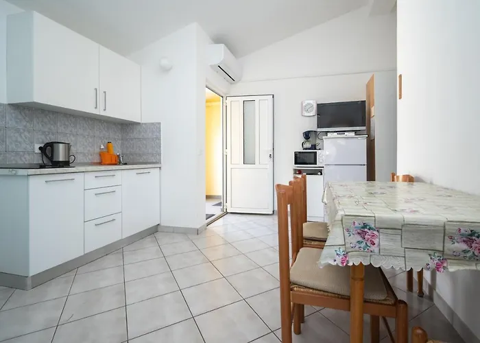 With Parking Space - 20147 Lejlighed