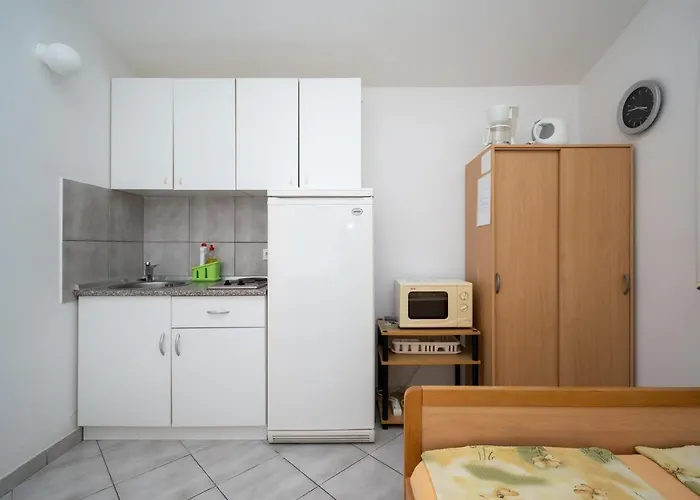 Lejlighed With Parking Space - 20147 *